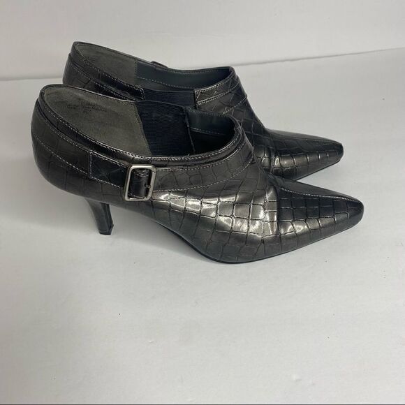 Kelly & Katie | Silver Heels - Picture 5 of 8